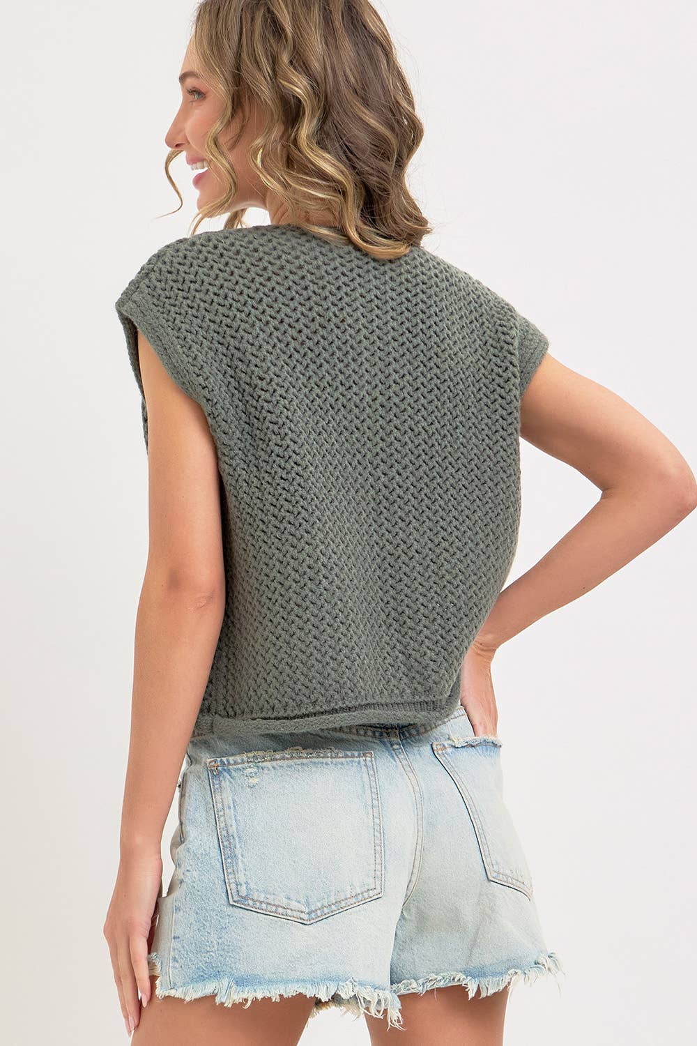 BUTTON CLOSURE KNIT VEST TOP